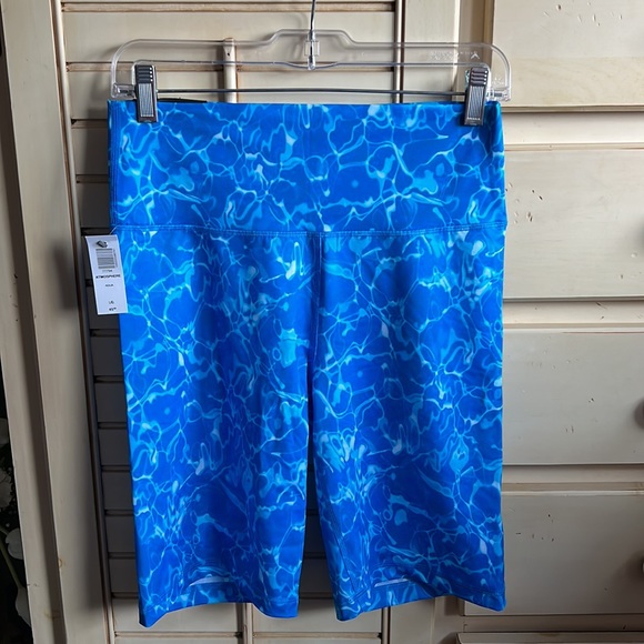 Aritzia TNA Tank Top + Atmosphere Short Set - Picture 3 of 4